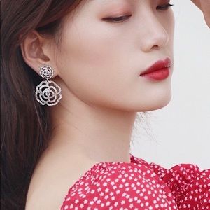 ❗️LAST ONE❗️Kate Spade Rose Drop Earrings Clear